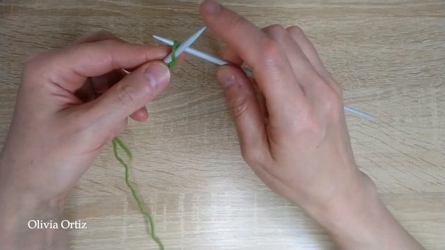 РАЗОРВАННАЯ ДВОЙНАЯ РЕЗИНКА / Узор на основе двойной резинки / Простой узор спицами для начинающих смотреть онлайн