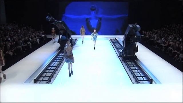Alexander McQueen | Women's Spring/Summer 2010 | Runway Show смотреть онлайн