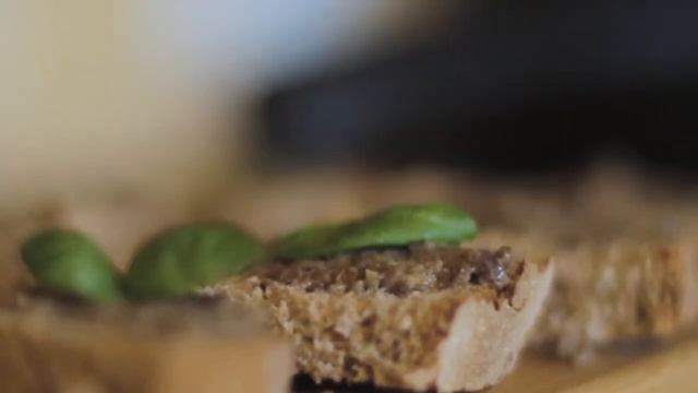 Truffle and Pesto Crostini - Made in Italy смотреть онлайн