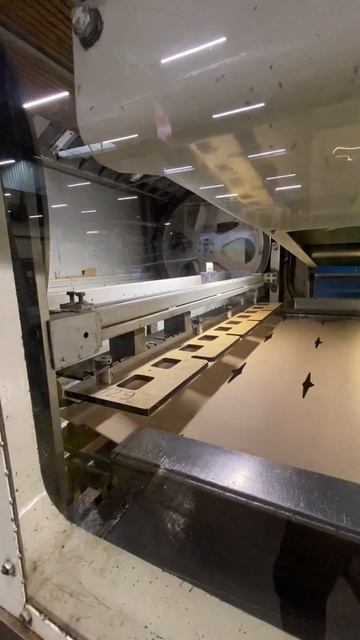Автоматический станок плоской высечки Bobst Autoplatine 1600 смотреть онлайн