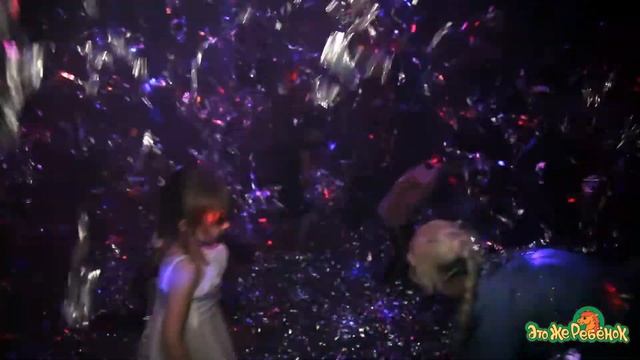 День Рождения с Ведущим и фольгированным шоу смотреть онлайн