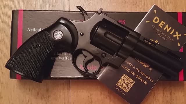 Револьвер Питон 357 Магнум 4-х дюймовый макет ММГ, Magnum Python revolver 4", Denix 1051 смотреть онлайн