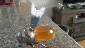 Уникальная вазочка для меда из мельхиора в виде пчелы