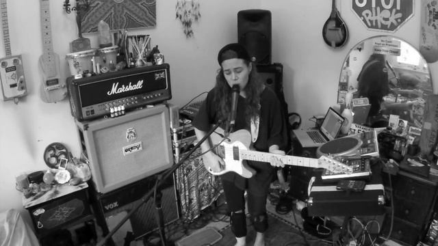 TASH SULTANA- BIG SMOKE (LIVE BEDROOM RECORDING)
