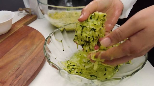 Why didn't I know this recipe sooner? If you have 1 zucchini at home, this is worth a try смотреть онлайн