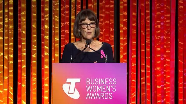 2019 NT Business Woman of the Year Award - Professor Amanda Leach смотреть онлайн