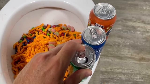 Will it Flush? - Cheetos, Coca Cola, Fanta, Sprite, Pepsi, Reese's, Whoppers, Sour Patch Candy смотреть онлайн