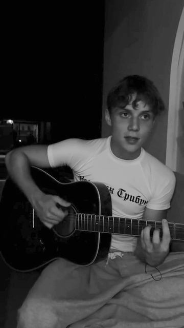 Ваня Дмитриенко в новой коллекции YZY от Гоши Рубчинского 🕊 смотреть онлайн