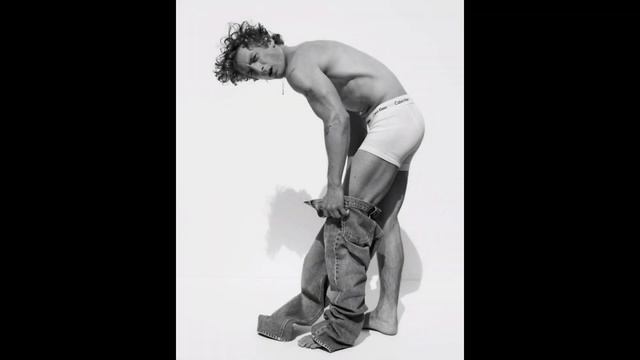 How Jeremy Allen White Prepped for His Calvin Klein Underwear Campaign смотреть онлайн