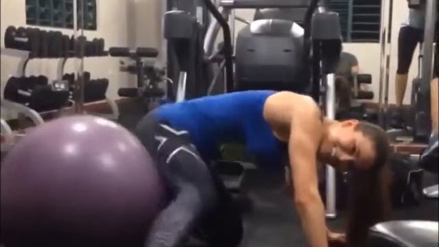 ABS Ana Delia De Iturrondo Gym Workout Sexy Women Video смотреть онлайн