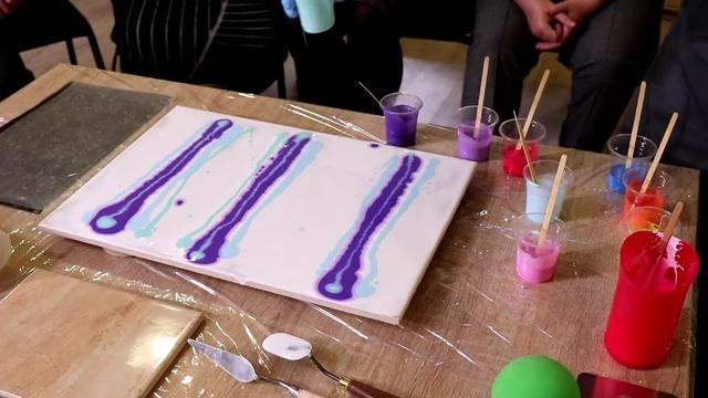 Малювання рідким акрилом