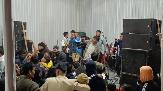 YI WA IOH U BOM U CHOH IA U LANGDONG WA MIAT CHYNRANG , LUMSHNONG WEDDING смотреть онлайн