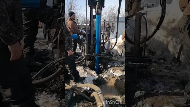 Бурение скважины на известняк зимой