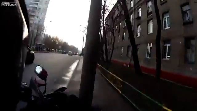 Подрезал мотоциклиста смотреть онлайн