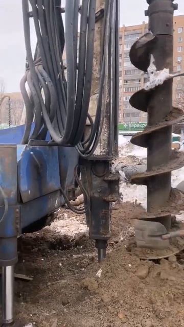 🚜 Шнековое бурение для монтажа трубы кондуктора водопонизительной скважины. Осушение котлована 🔧
