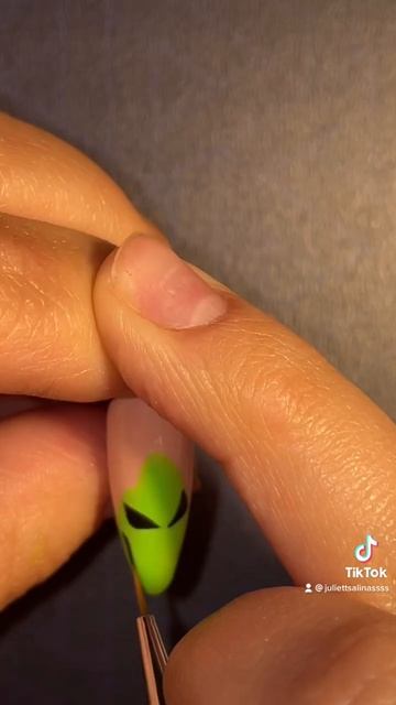 Boogie man!!! #nailsoftheday#nailtech#tiktoknails#nailinspo#halloweennails#blingnails смотреть онлайн