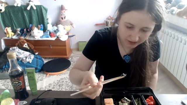 Mookbang ~Ем роллы от Freshclub - 