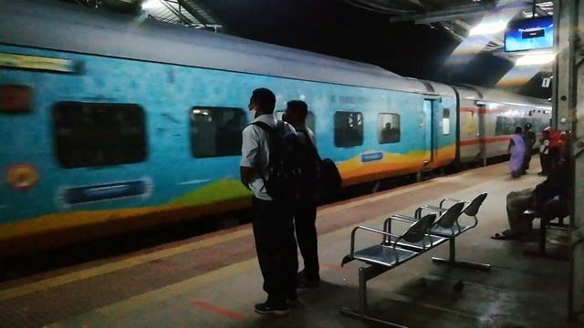 CAPE MS KANYAKUMARI SPL EXPRESS 02634 | MADURAI Jn ARRIVAL WITH MANUAL TRAIN ANNOUNCEMENT смотреть онлайн