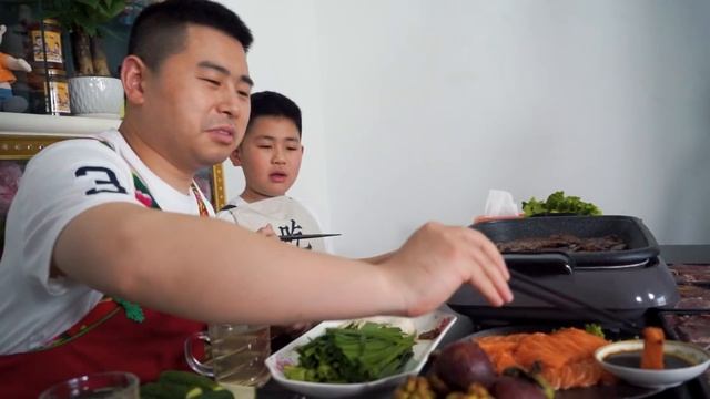 【超小厨】5盒新西兰牛排，三文鱼刺身，烤肉派对走起，又买到假货！想哭！