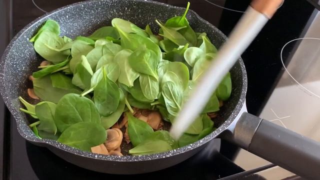 КУРИНЫЕ РУЛЕТИКИ СО ШПИНАТОМ 🌿 И ШАМПИНЬОНАМИ/CHICKEN ROLLS WITH SPINACH 🌿 AND CHAMPIGNONS