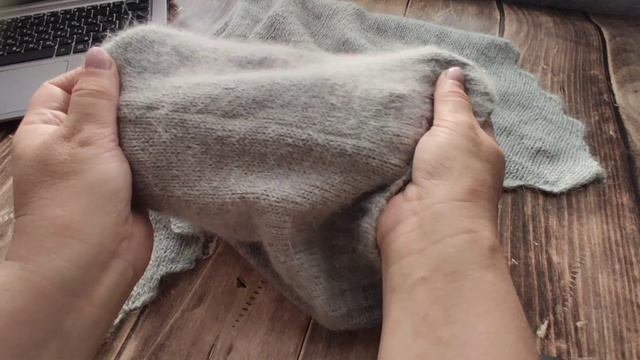 Шапочка-бини и косынка из пуха норки на вязальной машине Нева-5 смотреть онлайн