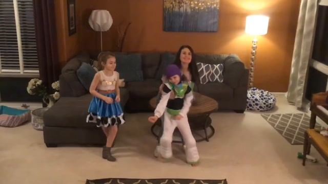 Day 2 Quarantine Dance Challenge смотреть онлайн