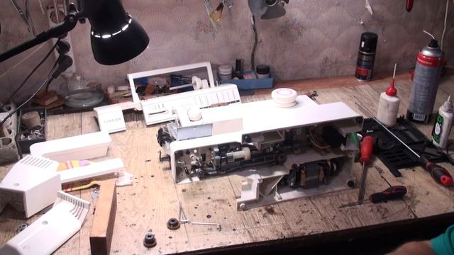 Швейная машина Singer 9015. Шестерёнкам КАПУТ смотреть онлайн