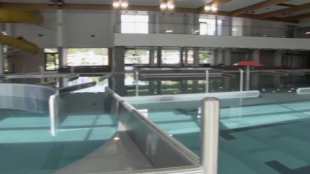 Nalali wodę do basenów смотреть онлайн