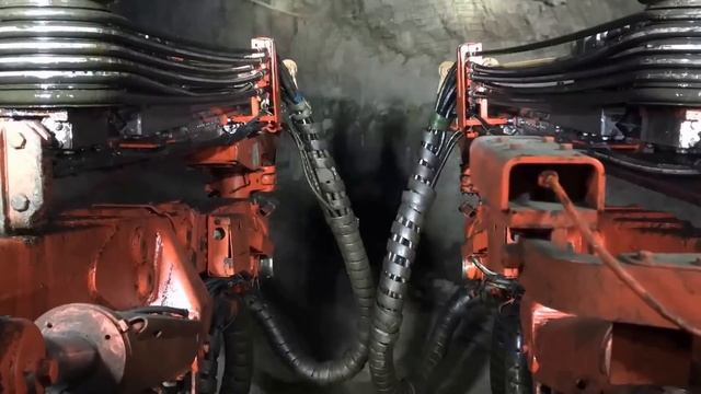 Underground mine jumbo drilling (face,floor) time - lapse Sandvik DD422i смотреть онлайн