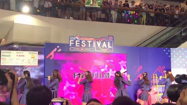 [Fancam] BNK48 - คุกกี้เสี่ยงทาย Koisuru Fortune Cookie | Big Camera Festival | смотреть онлайн