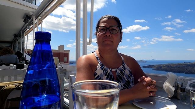 James and Kayra Arrive in Santorini смотреть онлайн
