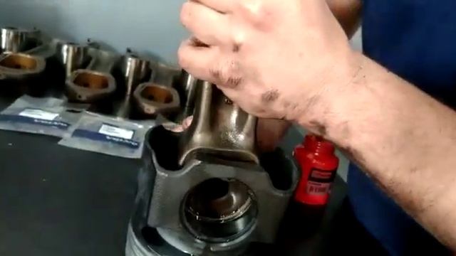 Pistão motor d13a 440 cv. смотреть онлайн