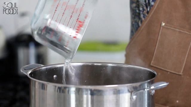 How to Make Korean Ox Bone Soup : Seolleongtang | Korea's #1 Soul Food |설렁탕 смотреть онлайн