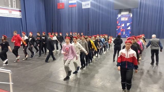 Строевая подготовка к параду Победы. Репетиция. 2 колонна отряд БЕРКУТ МОАУ СОШ 11 г.Оренбурга смотреть онлайн