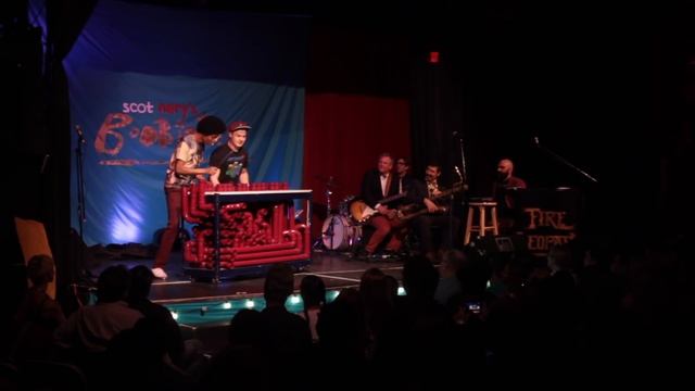 Tubes and Taps: "Flight of the Bumblebee!" смотреть онлайн