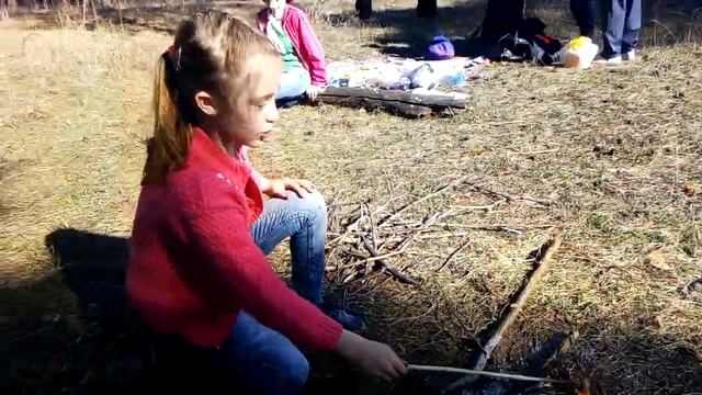 Приехали в лес палить костер и жарить шашлык с подчеревком смотреть онлайн
