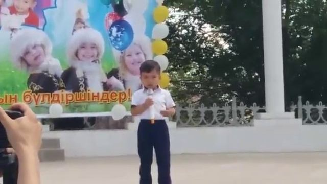 НУРЛАН ӘМІРЕ "Ана сен бақыттысың" Мұқағали Мақатаев смотреть онлайн