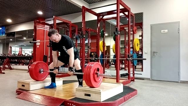 Тяга сумо с плинтов, гриф ниже коленей 180 на 2 смотреть онлайн