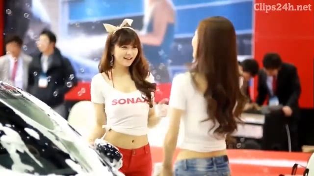 Азиатские девушки танцуют Alex Rasov – High