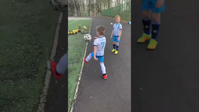 Football fint футбол финты/ детский футбол/ чеканить мяч смотреть онлайн
