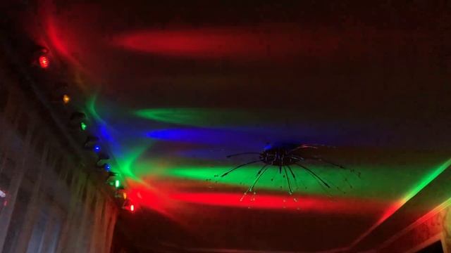 "Цифровая простота" - простая цветомузыка на логических микросхемах. смотреть онлайн