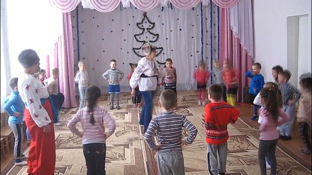 Стрибки через канат у колі смотреть онлайн