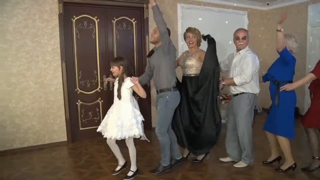 Свадебный клип. Коротко о главных событиях праздничного дня смотреть онлайн
