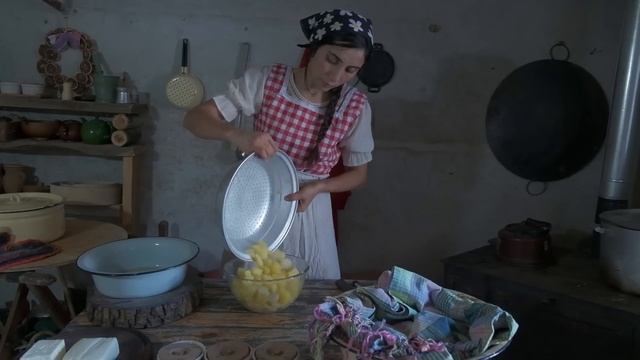Uzaq Dağ Kəndində Həyat, Balkarski Xıçin bişirdik смотреть онлайн