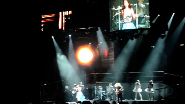 Who Says- Selena Gomez We Own The Night Tour Las Vegas смотреть онлайн