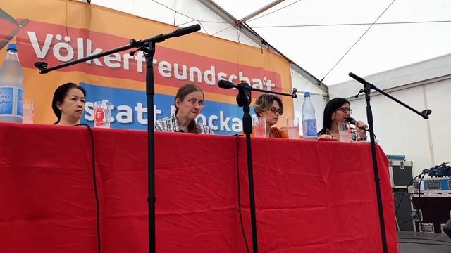 Podium mit den BotschafterInnen Cubas, Vietnams und Chinas beim UZ Pressefest 2022 смотреть онлайн