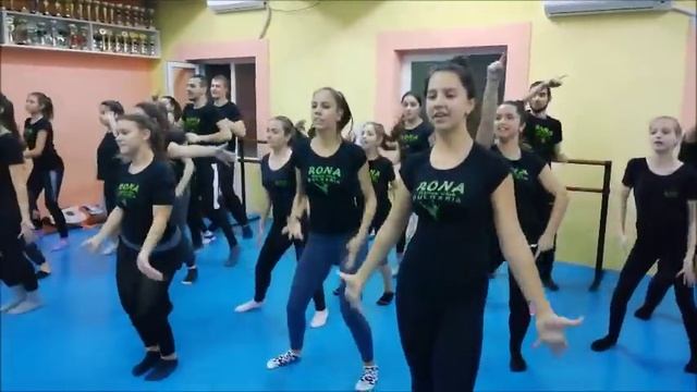 Christmas Flash Mob - Lets Help Adriana Andreeva - Rona Dance Club смотреть онлайн