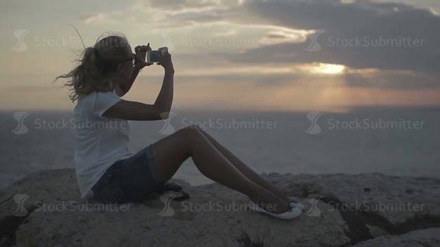 Beautiful happy girl smiling смотреть онлайн