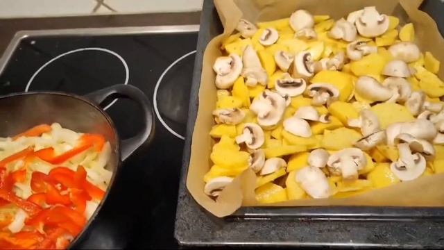 Блюда на обед из свинины с картошкой и грибами в духовке//leckeres Mittagessen für die ganze Famili смотреть онлайн