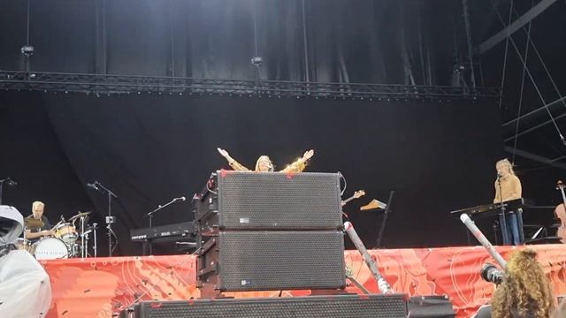 Freya Ridings „I Feel Love“ Deichbrand Festival 2023 смотреть онлайн